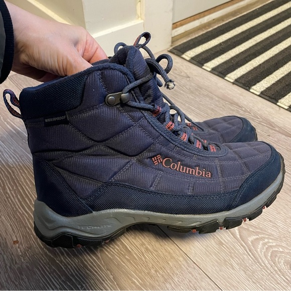 Columbia Firecamp Boots Waterproof Hiking Trail Blue Quilted Size 9 - Picture 5 of 9